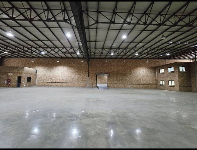 1,535M² WAREHOUSE TO LET IN LANSERIA